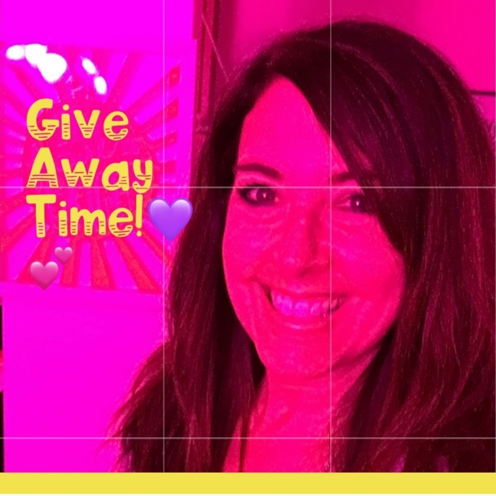 💕KPIX300 Posh giveaway 💕